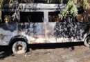 Microbuz incendiat pe teritoriul școlii din localitatea Cioara